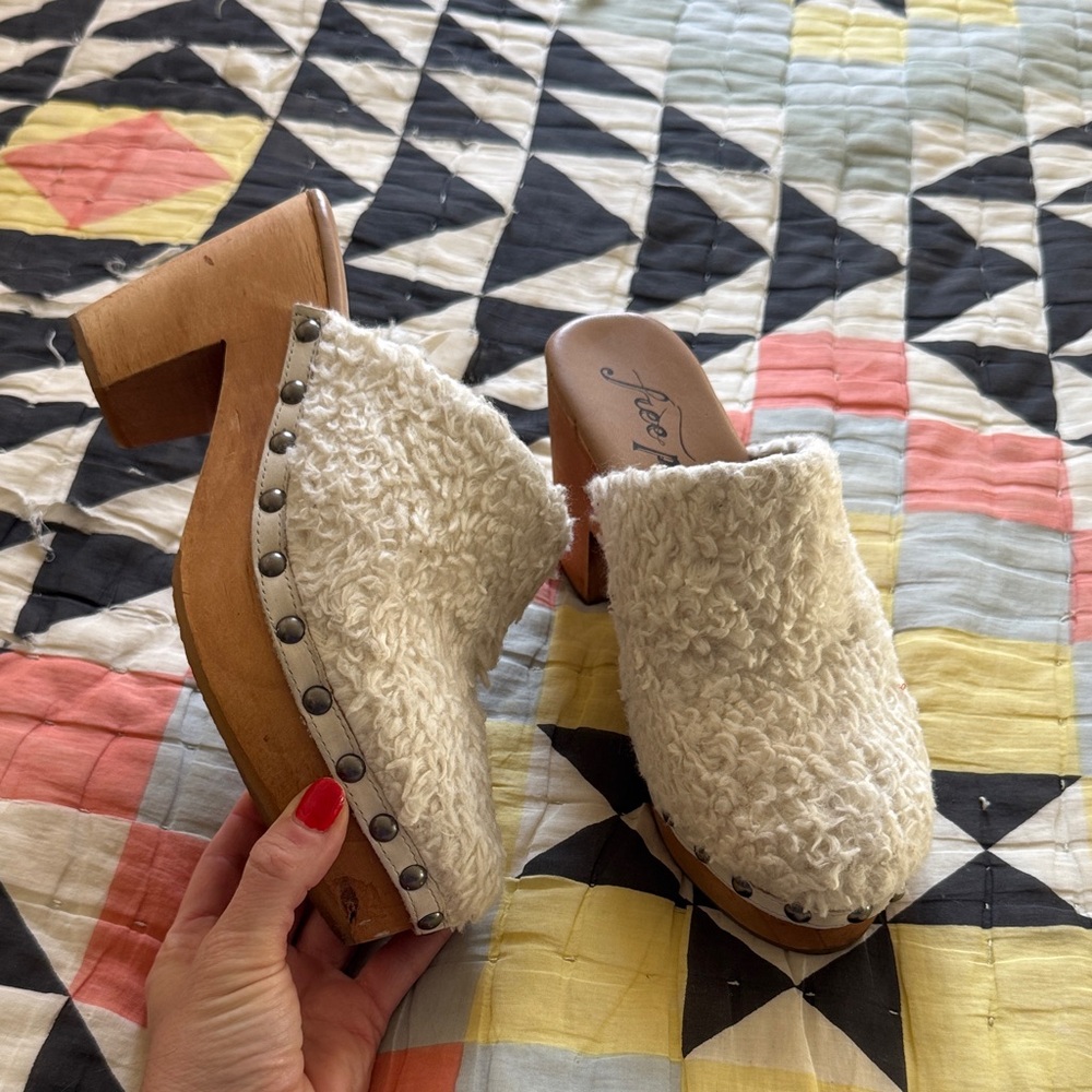 Free People sherling fuzzy wooden Clogs size 37